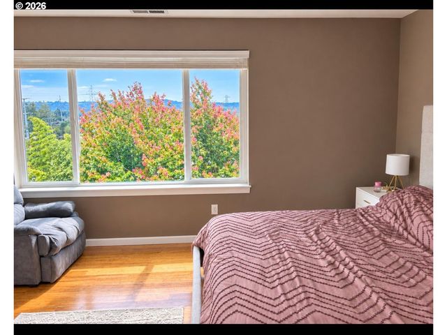21895 Ne HEARTWOOD Cir, Fairview, OR 97024