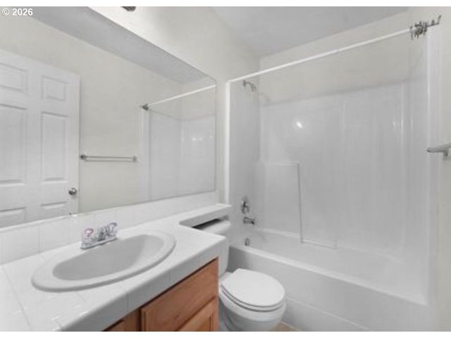 21895 Ne HEARTWOOD Cir, Fairview, OR 97024