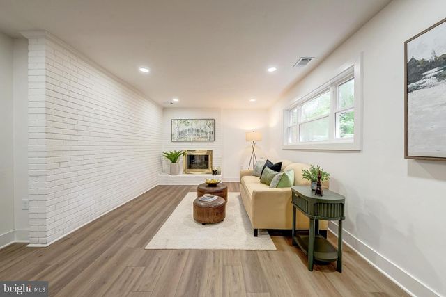 10915 MAPLE ST, Fairfax, VA 22030