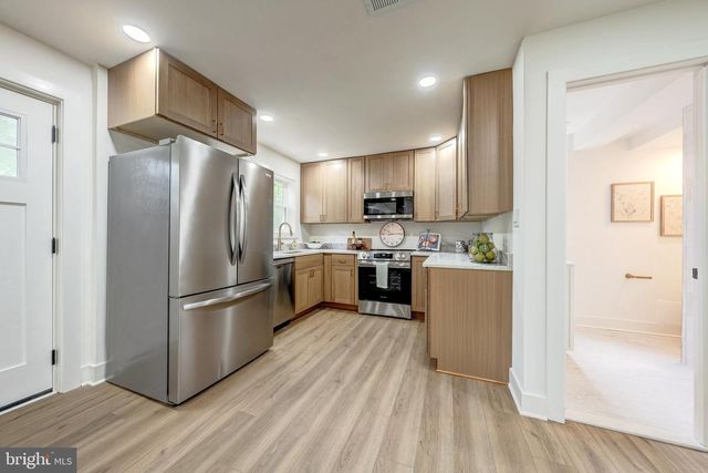 10915 MAPLE ST, Fairfax, VA 22030
