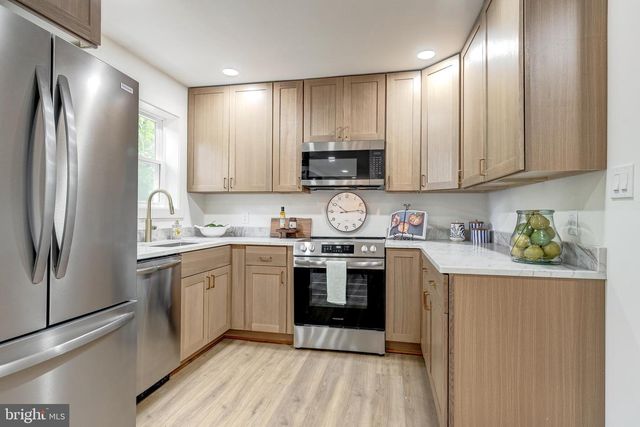 10915 MAPLE ST, Fairfax, VA 22030