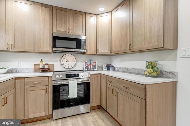 10915 MAPLE ST, Fairfax, VA 22030