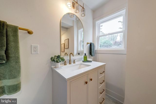 10915 MAPLE ST, Fairfax, VA 22030