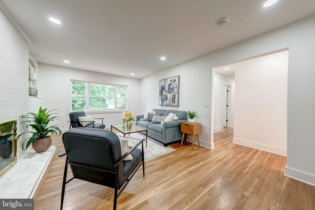 10915 MAPLE ST, Fairfax, VA 22030