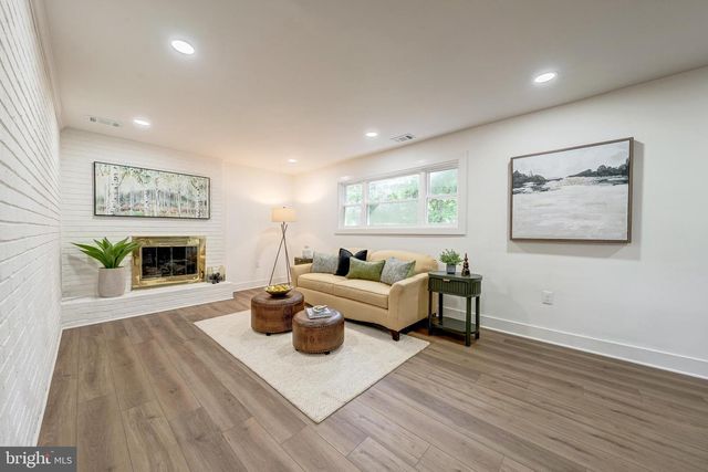 10915 MAPLE ST, Fairfax, VA 22030