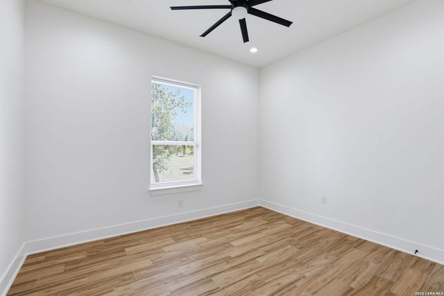 160 Log Cabin Way, Poteet, TX 78065