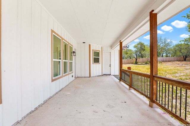160 Log Cabin Way, Poteet, TX 78065