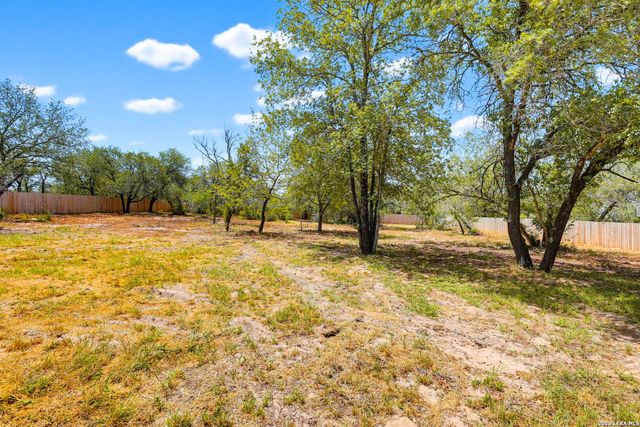 160 Log Cabin Way, Poteet, TX 78065