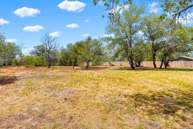 160 Log Cabin Way, Poteet, TX 78065