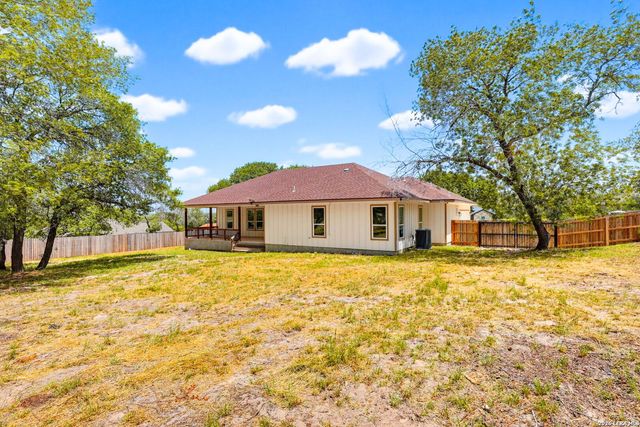 160 Log Cabin Way, Poteet, TX 78065