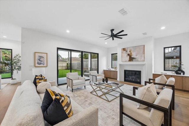 1527 Thornton Road, Houston, TX 77018