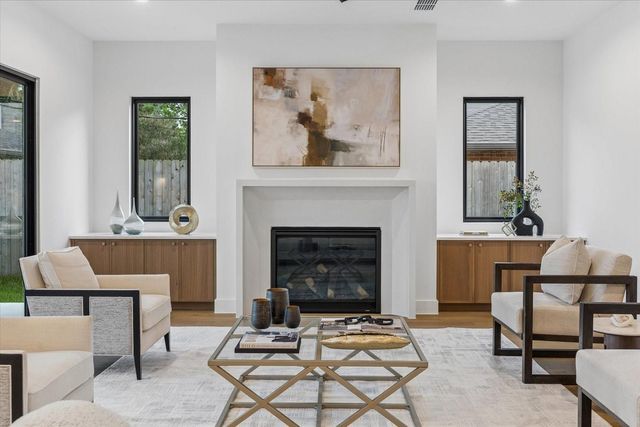 1527 Thornton Road, Houston, TX 77018