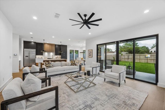 1527 Thornton Road, Houston, TX 77018