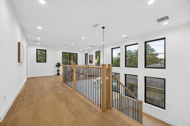 1527 Thornton Road, Houston, TX 77018