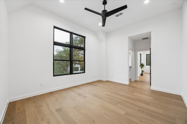 1527 Thornton Road, Houston, TX 77018