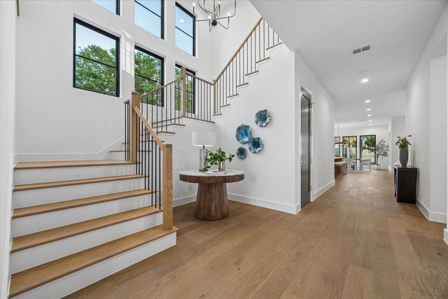 1527 Thornton Road, Houston, TX 77018