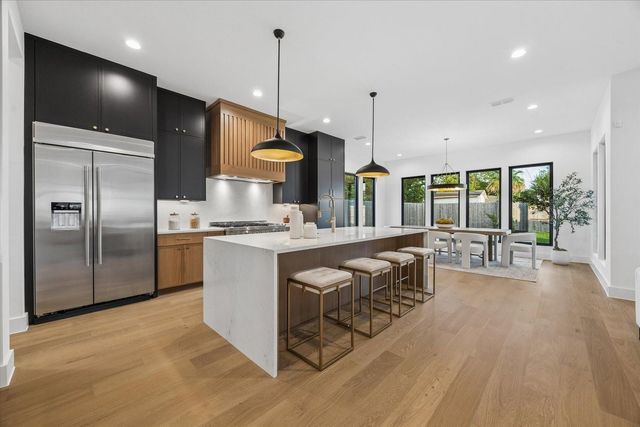 1527 Thornton Road, Houston, TX 77018