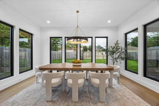 1527 Thornton Road, Houston, TX 77018