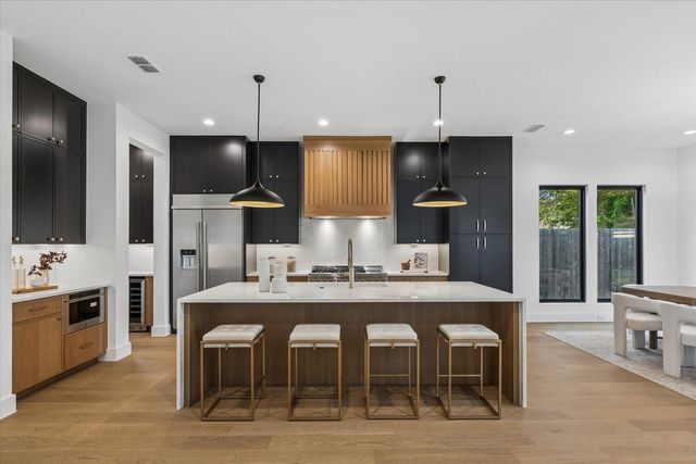 1527 Thornton Road, Houston, TX 77018