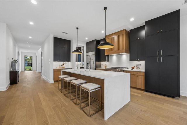 1527 Thornton Road, Houston, TX 77018