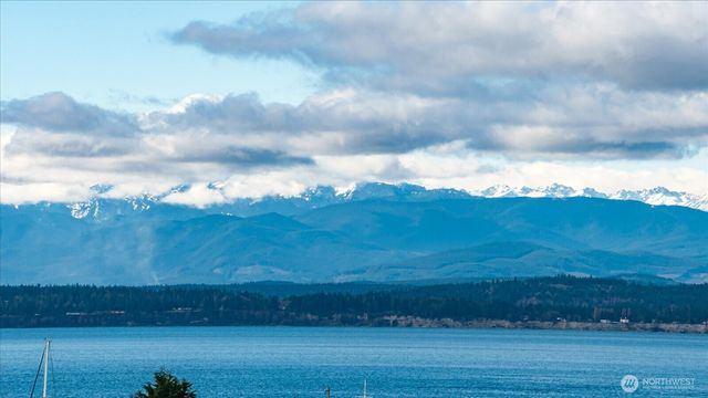 3709 Steelhead Drive, Greenbank, WA 98253