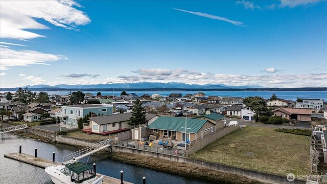 3709 Steelhead Drive, Greenbank, WA 98253