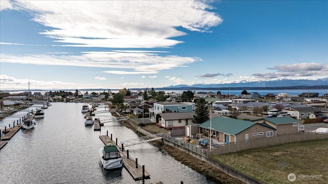 3709 Steelhead Drive, Greenbank, WA 98253