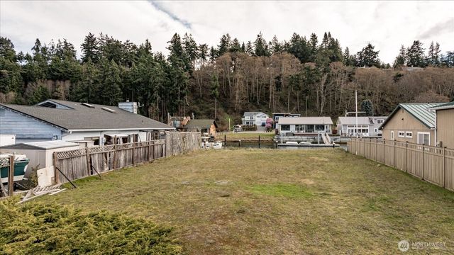 3709 Steelhead Drive, Greenbank, WA 98253