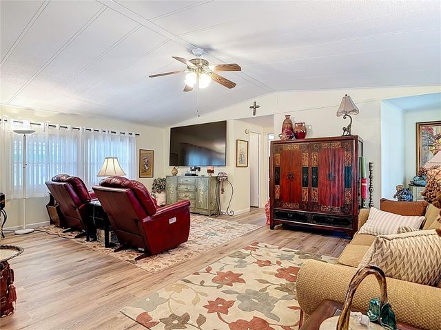 1405 SKYLINE COURT, Tavares, FL 32778