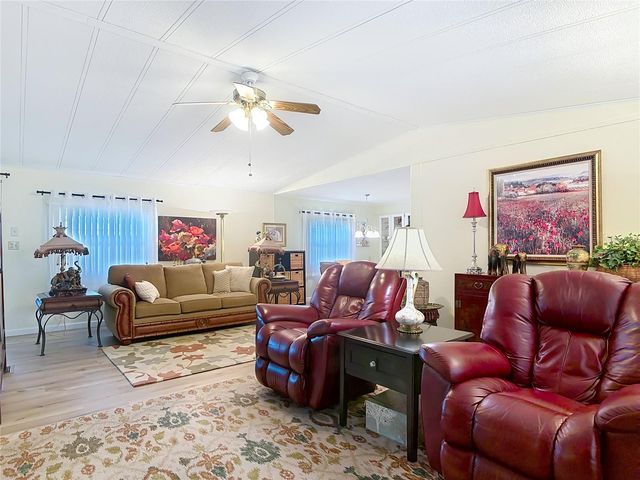 1405 SKYLINE COURT, Tavares, FL 32778