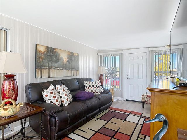 1405 SKYLINE COURT, Tavares, FL 32778