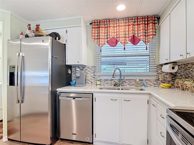 1405 SKYLINE COURT, Tavares, FL 32778