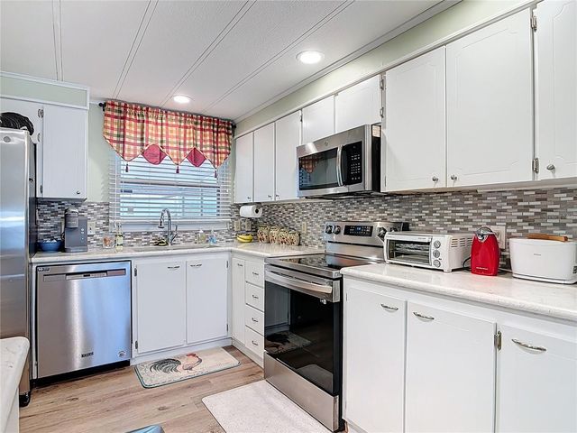 1405 SKYLINE COURT, Tavares, FL 32778