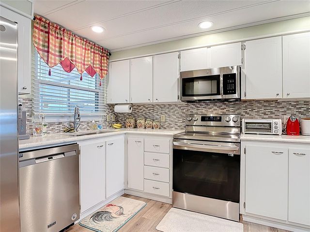 1405 SKYLINE COURT, Tavares, FL 32778