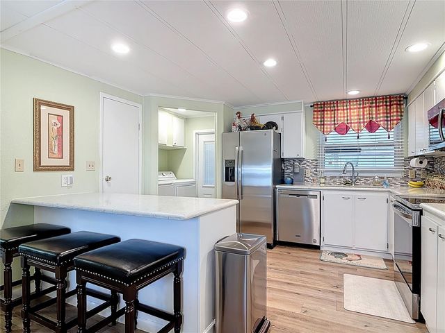 1405 SKYLINE COURT, Tavares, FL 32778