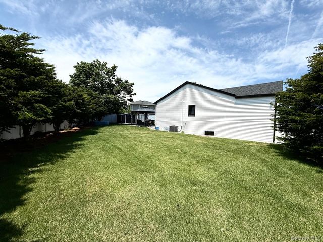 28 Northern Parkway E, Plainview, NY 11803