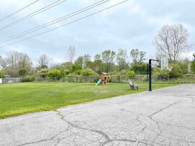 54749 Shelby Road, Shelby Twp, MI 48316