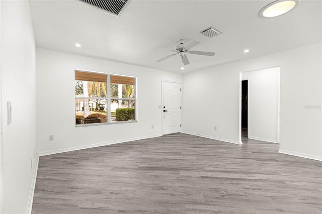 8338 SE 178TH DEVEAUX LANE, The Villages, FL 32162