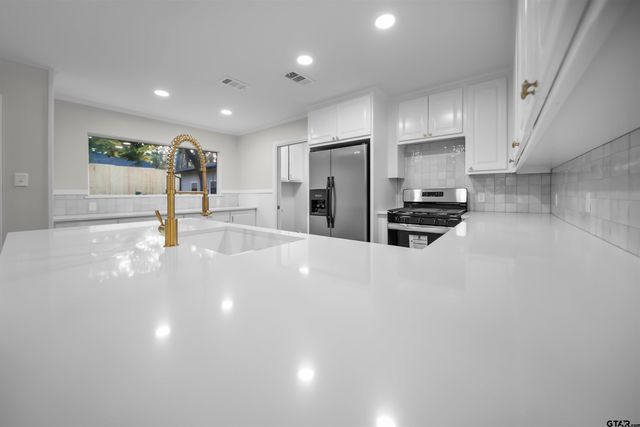 1807 Kimwood Ln, Tyler, TX 75703