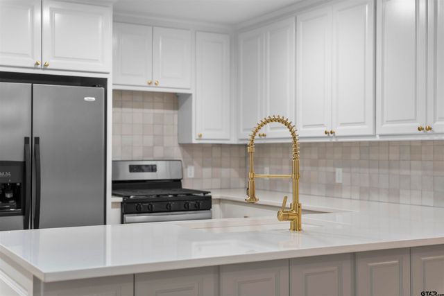 1807 Kimwood Ln, Tyler, TX 75703