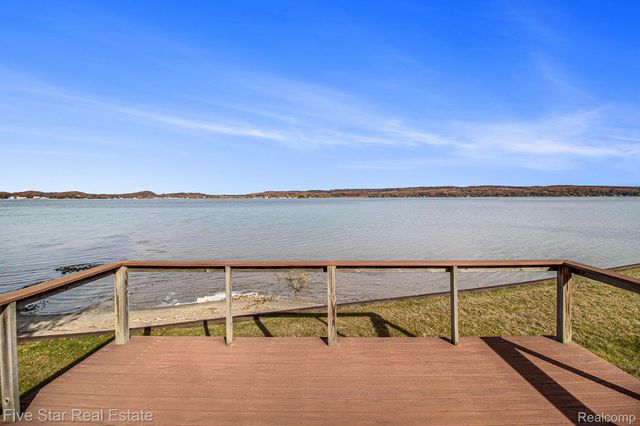3162 Crescent Beach Road, Manistee, MI 49660