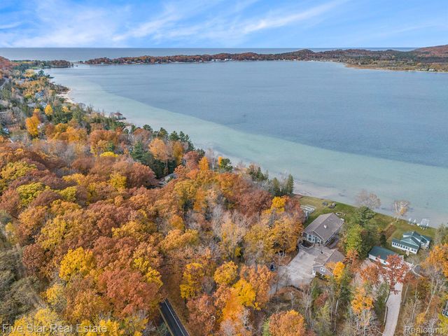 3162 Crescent Beach Road, Manistee, MI 49660