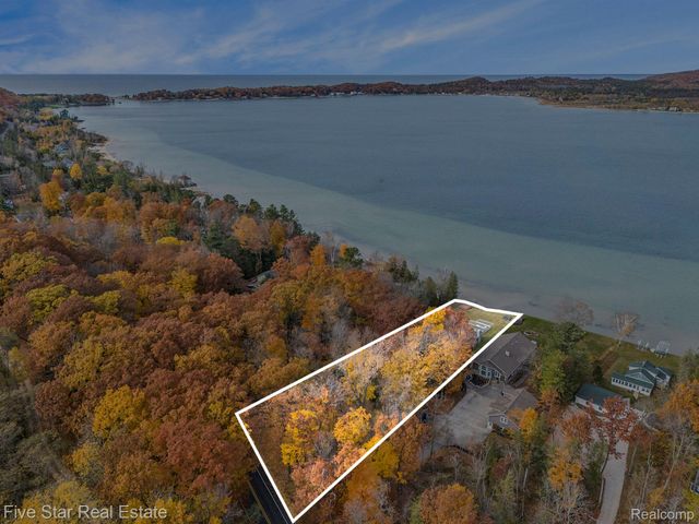 3162 Crescent Beach Road, Manistee, MI 49660