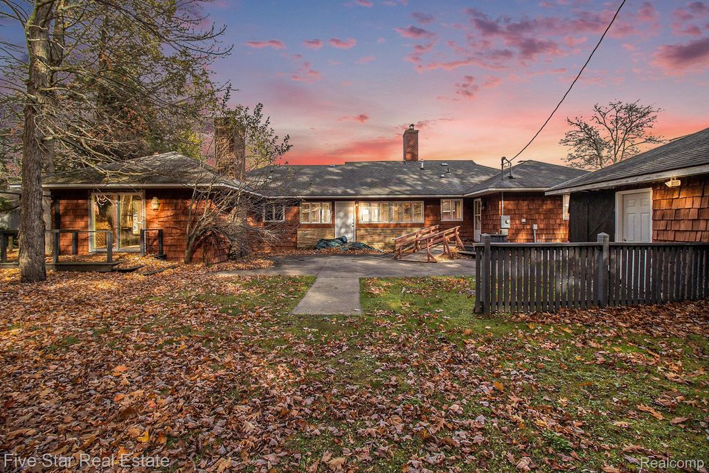 3162 Crescent Beach Road, Manistee, MI 49660