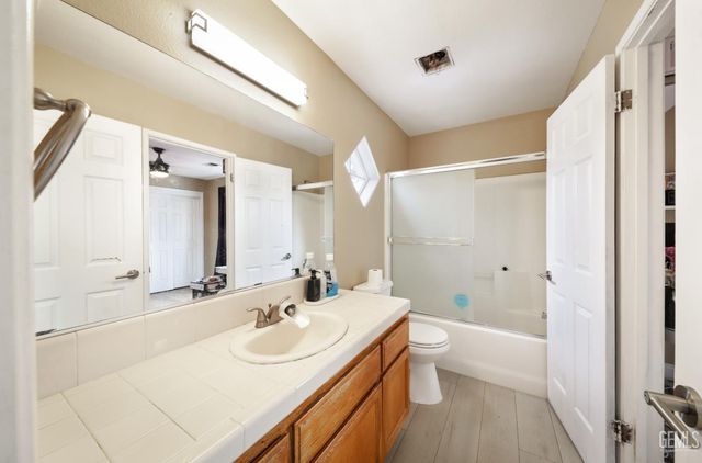 8300 Black Knot Court, Bakersfield, CA 93311