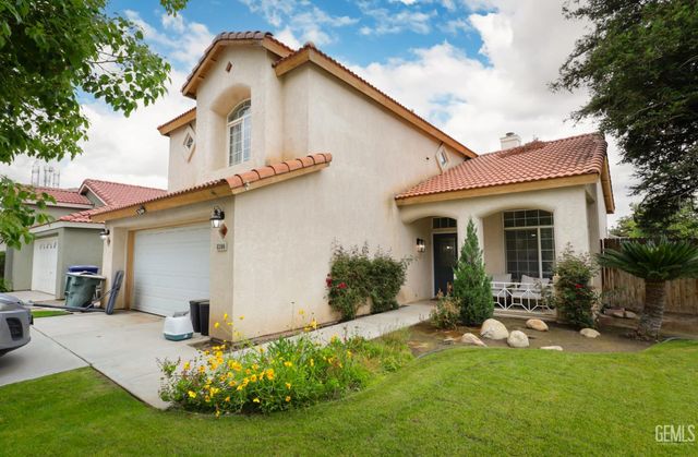 8300 Black Knot Court, Bakersfield, CA 93311
