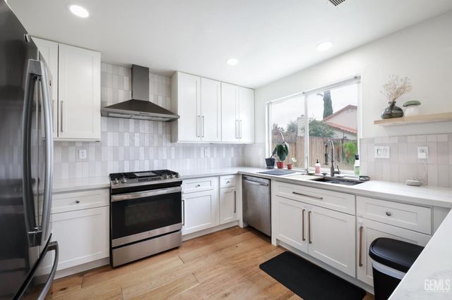 8300 Black Knot Court, Bakersfield, CA 93311