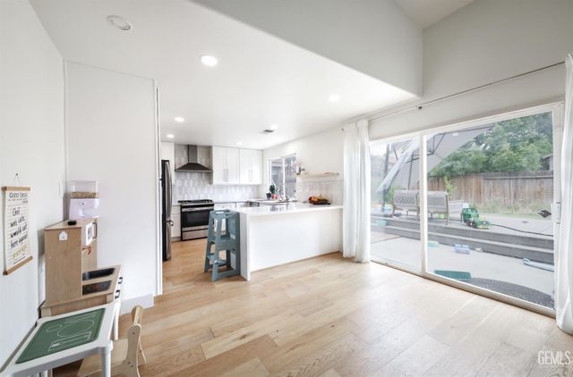 8300 Black Knot Court, Bakersfield, CA 93311