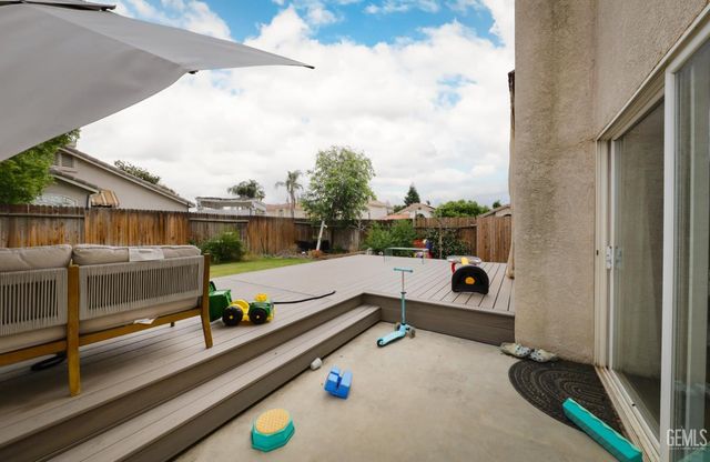 8300 Black Knot Court, Bakersfield, CA 93311