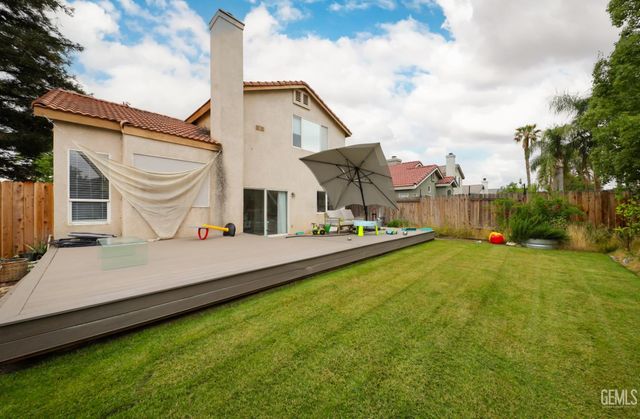 8300 Black Knot Court, Bakersfield, CA 93311
